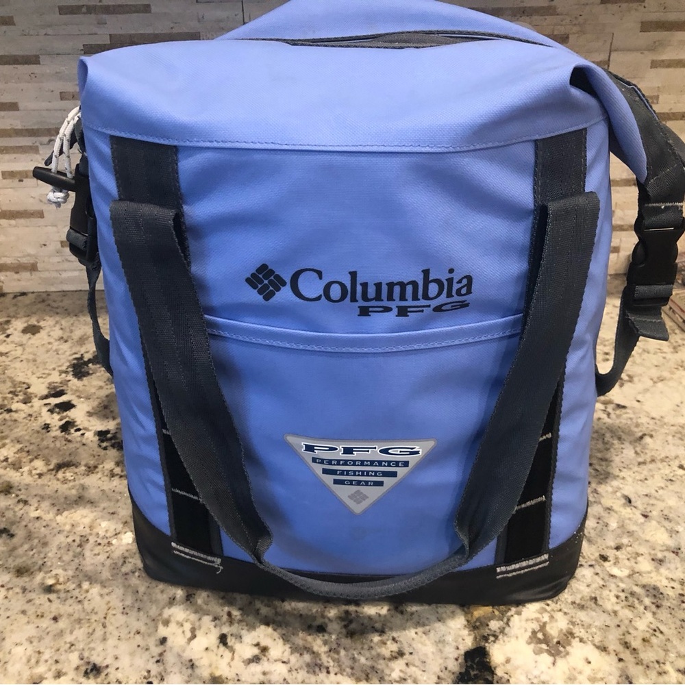 Columbia PFG insulated travel bag.